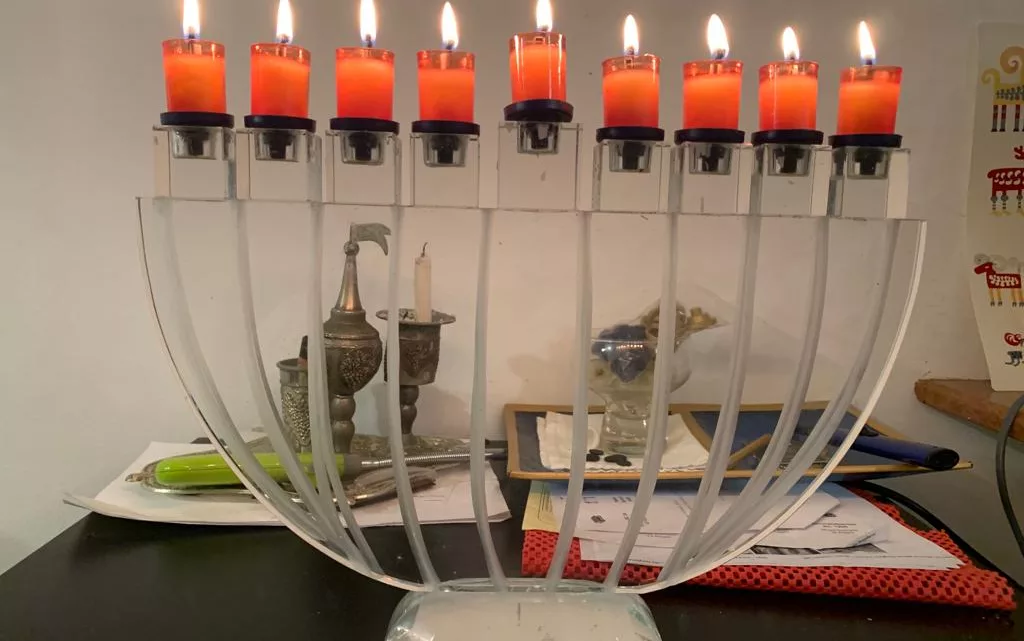 Hanoucca le miracle, les médias illuminés.